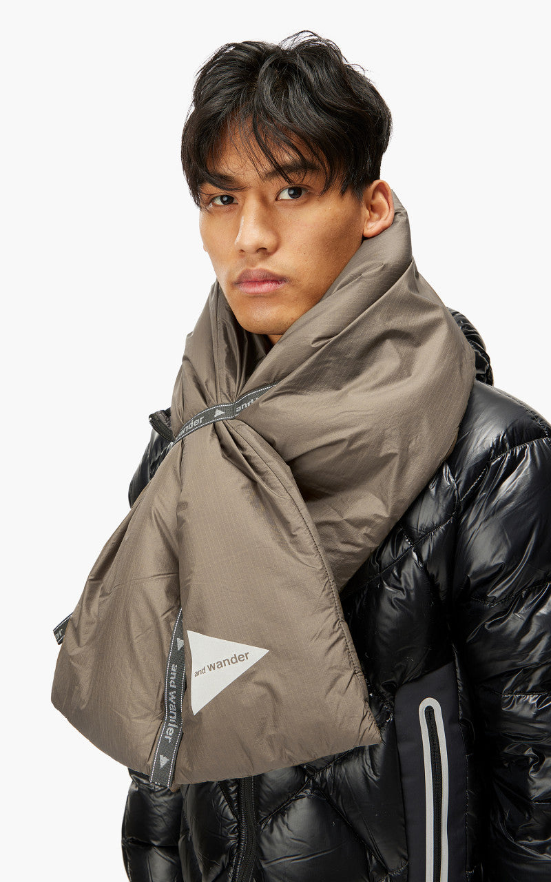 and wander Primaloft Rip Muffler Khaki